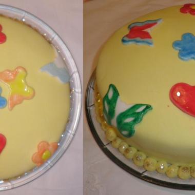 први пут смо правили журку за Анине другарице. Она је украшавала торту :)